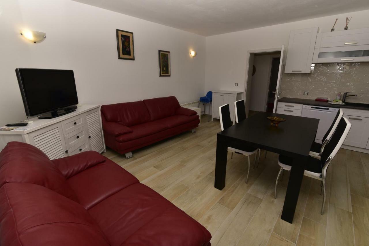 Apartments Matthew & Oscar Porat  Esterno foto
